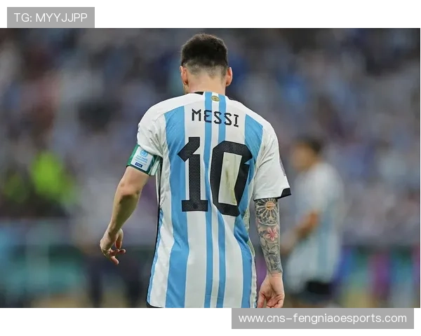 图卢兹埃默森铲球直红下场，朗斯多一人作战掌控比赛节奏